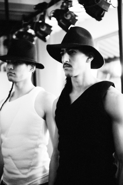 yohji-yamamoto-paris-mens-aw-16-75