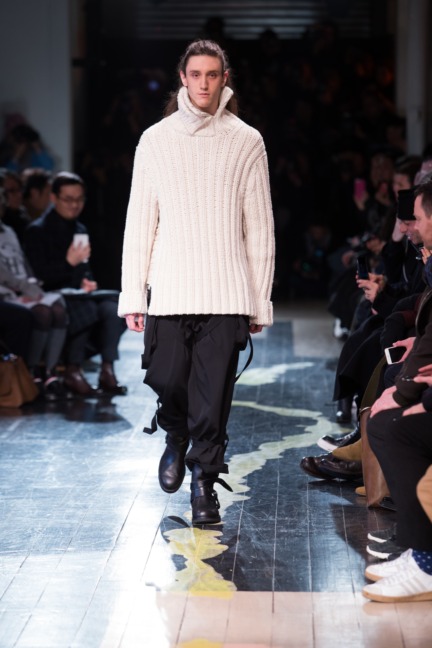 yohji-yamamoto-paris-mens-aw-16-10