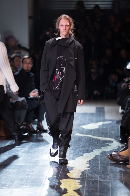 yohji-yamamoto-paris-mens-aw-16-11