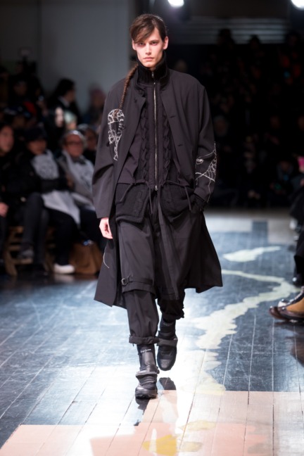 yohji-yamamoto-paris-mens-aw-16-13