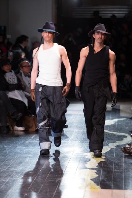 yohji-yamamoto-paris-mens-aw-16-19