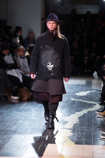 yohji-yamamoto-paris-mens-aw-16-35