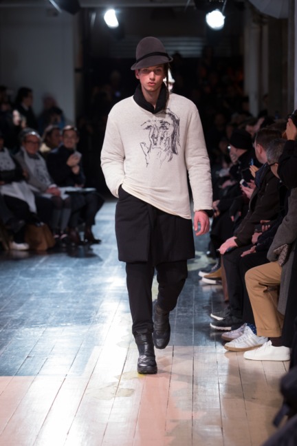 yohji-yamamoto-paris-mens-aw-16-39