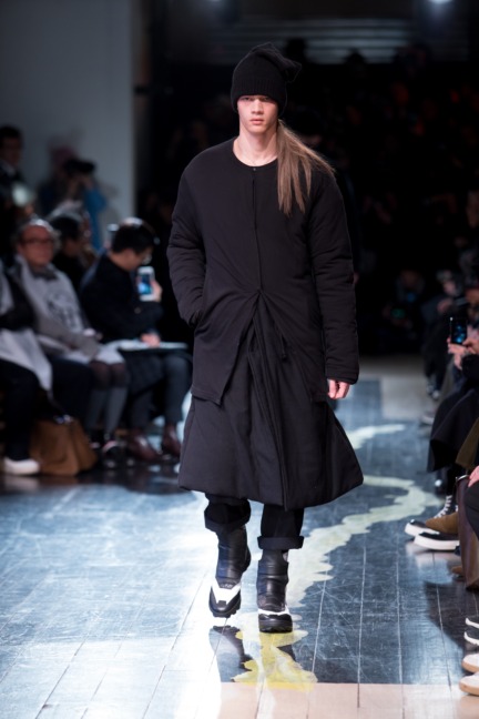 yohji-yamamoto-paris-mens-aw-16-6
