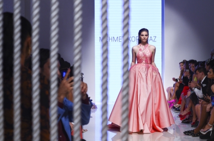 mehmet-korkmaz-arab-fashion-week-ss20-dubai-6995