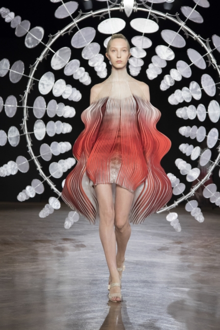 iris-van-herpen-aw1920-look-06