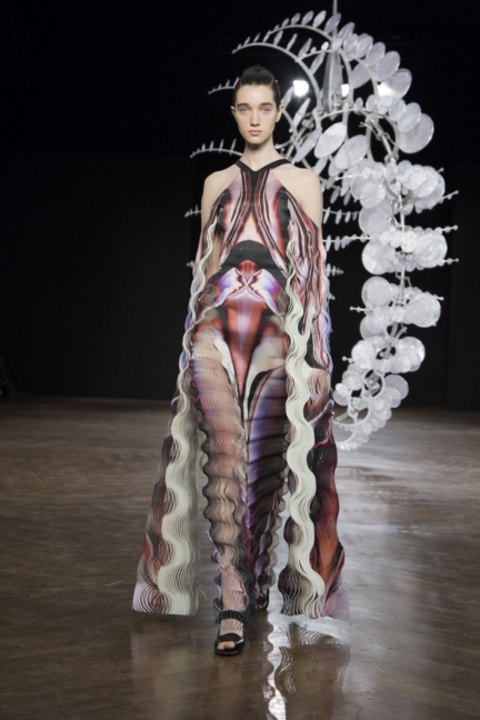 iris-van-herpen-aw1920-look-07