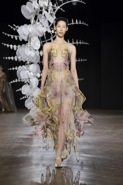 iris-van-herpen-aw1920-look-12