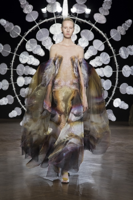 iris-van-herpen-aw1920-look-14