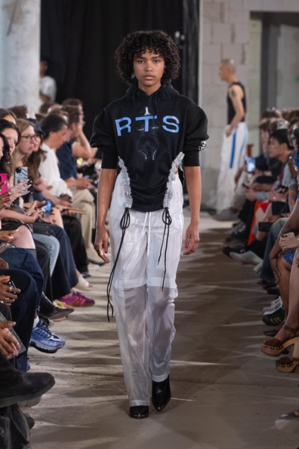 buzigahill_ss26_runway_by_andreas-hofrichter-17