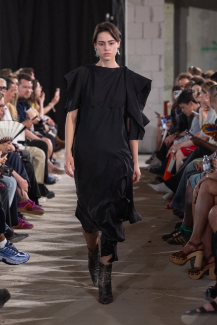 buzigahill_ss26_runway_by_andreas-hofrichter-37