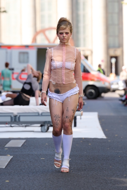 platte-x-clara-colette-miramon_ss26_look014_by_-james-cochrane_for_bfw_press