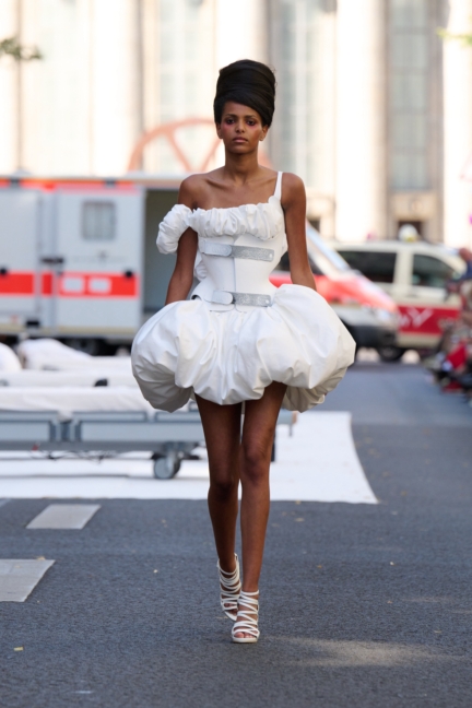 platte-x-clara-colette-miramon_ss26_look020_by_-james-cochrane_for_bfw_press