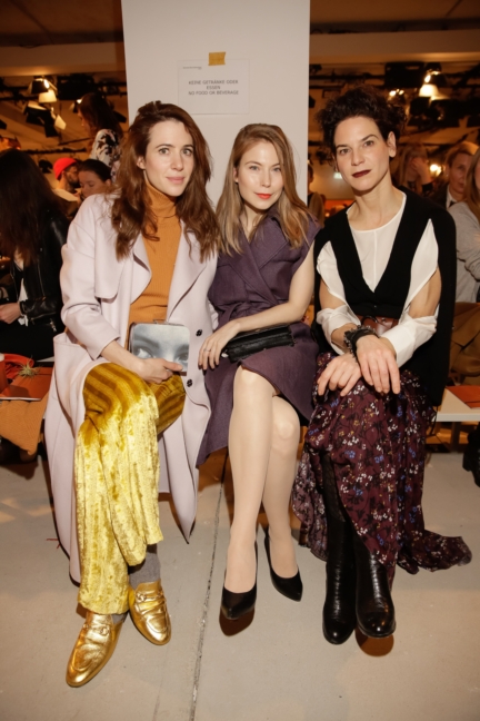 aw-2017_fashion-week-berlin_de_0174_julia-malik-nora-von-waldstatten-bibiana-beglau_69363