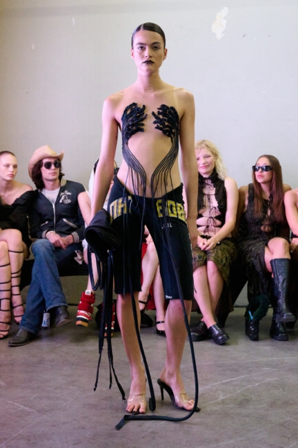 laura-gerte_ss26_look003_by_-james-cochrane_for_bfw_press