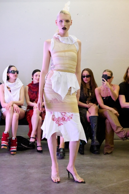 laura-gerte_ss26_look011_by_-james-cochrane_for_bfw_press