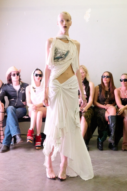 laura-gerte_ss26_look022_by_-james-cochrane_for_bfw_press