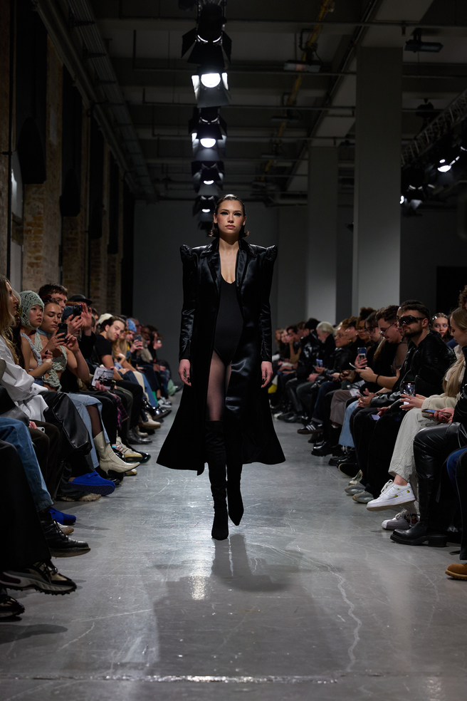 01_ld13_aw24_runway_by_juliusberger