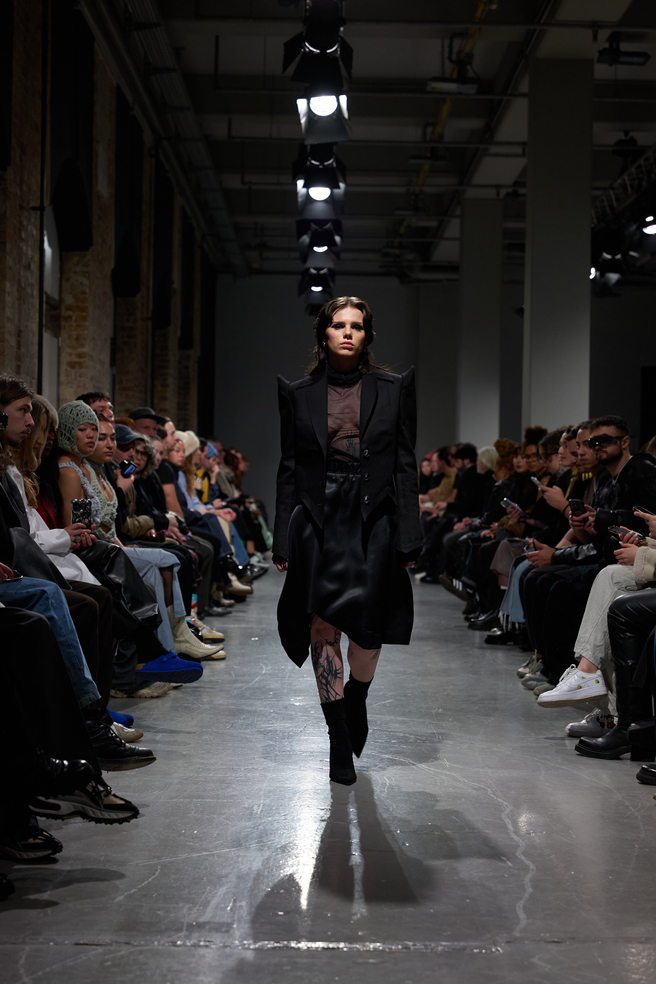 08_ld13_aw24_runway_by_juliusberger