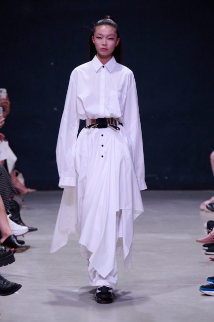 rebekka-ruetz_ss26_look002_by_-james-cochrane_for_bfw_press