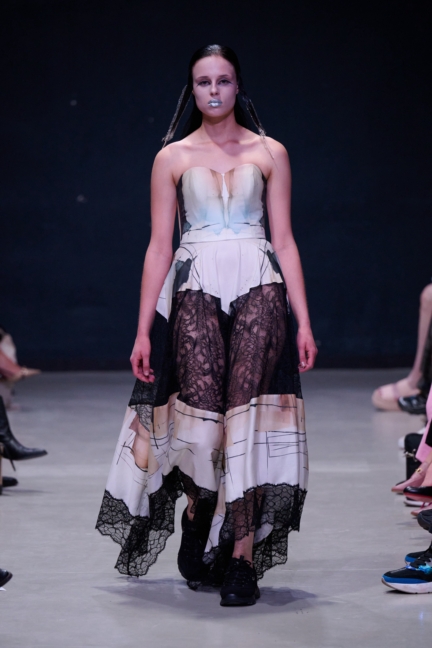 rebekka-ruetz_ss26_look012_by_-james-cochrane_for_bfw_press