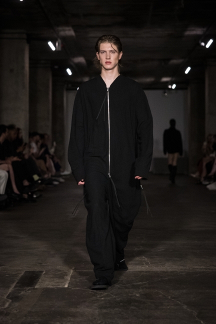viktoranisimov_ss26_runway1_by_pascalrohe_for_bfw17