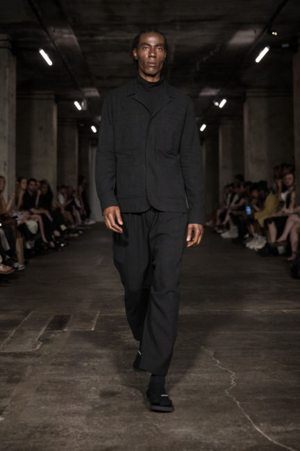 viktoranisimov_ss26_runway1_by_pascalrohe_for_bfw21