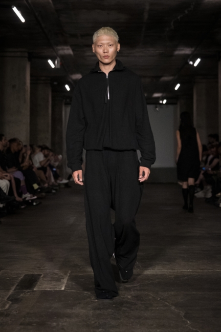 viktoranisimov_ss26_runway1_by_pascalrohe_for_bfw27