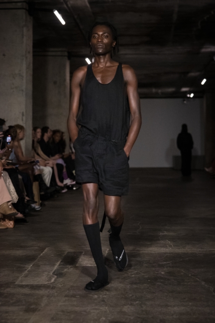 viktoranisimov_ss26_runway1_by_pascalrohe_for_bfw31