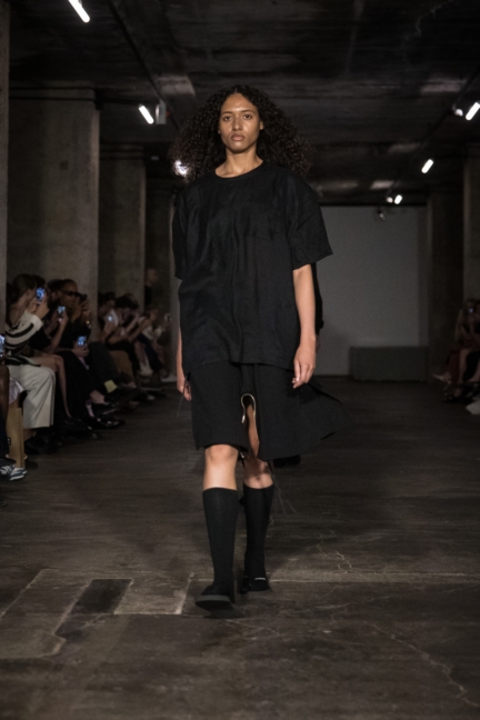 viktoranisimov_ss26_runway1_by_pascalrohe_for_bfw38