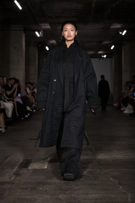 viktoranisimov_ss26_runway1_by_pascalrohe_for_bfw6