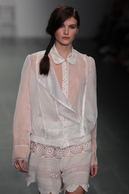 bora-aksu-london-fashion-week-spring-summer-2015-15