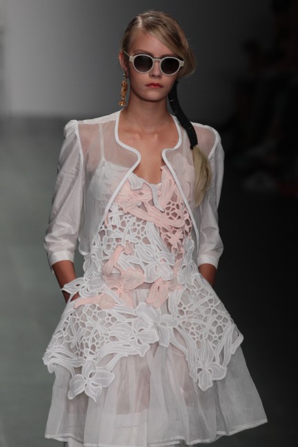 bora-aksu-london-fashion-week-spring-summer-2015-27