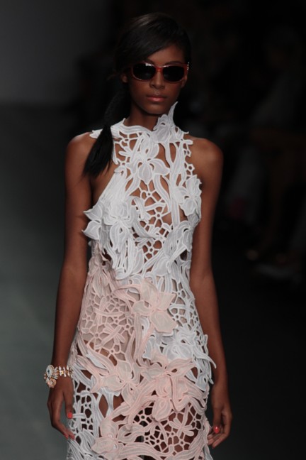 bora-aksu-london-fashion-week-spring-summer-2015-33