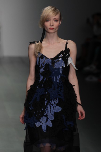 bora-aksu-london-fashion-week-spring-summer-2015-53