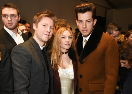 christopher-bailey-mark-ronson-and-josephine-de-la-baume-backstage-at-the-burberry-menswear-january-2016-show