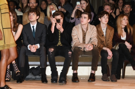 josh-whitehouse-brooklyn-beckham-gabriel-kane-day-lewis-and-alex-lawther-at-the-burberry-menswear-january-2016-show