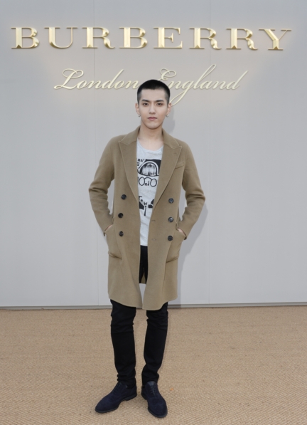 kris-wu-wearing-burberry-at-the-burberry-menswear-january-2016-show