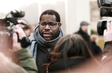 steve-mcqueen-wearing-burberry-at-the-burberry-menswear-january-2016-show-2