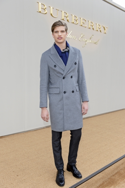 toby-huntington-whiteley-wearing-burberry-at-the-burberry-menswear-january-2016-show