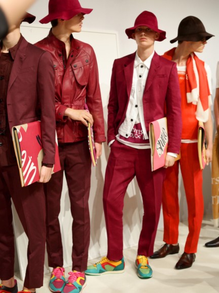 backstage-at-the-burberry-prorsum-menswear-spring-summer-2015-sho_001