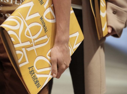 backstage-at-the-burberry-prorsum-menswear-spring-summer-2015-sho_017