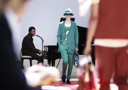 benjamin-clementine-performing-live-at-the-burberry-prorsum-menswear-spring-summer-2015-sho_001