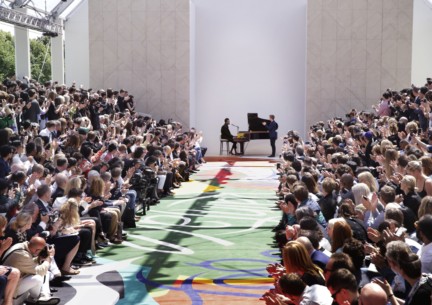 benjamin-clementine-performing-live-at-the-burberry-prorsum-menswear-spring-summer-2015-sho_002