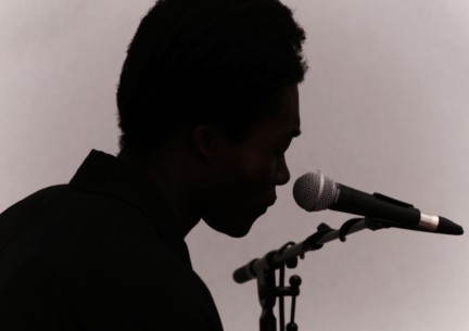 benjamin-clementine-performing-live-at-the-burberry-prorsum-menswear-spring-summer-2015-sho_003