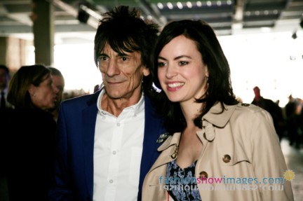 vv4n0190_ronniewood_girl