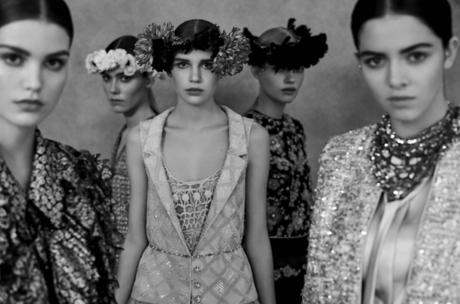 04_chanel_haute_couture_spring_summer_2021_family_portraits_book_paris_2021_copyright_anton_corbijn