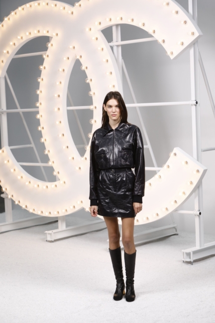 39_charlotte_cardin_chanel_ss21_rtw_show