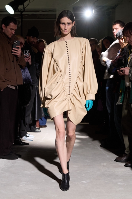 aw26-copenhagen-fashion-week-runway-nicklas-skovgaard-2x3-james-cochrane-14