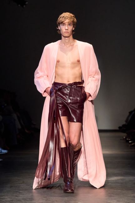 ss26-copenhagen-fashion-week-the-royal-danish-academy-runway-2x3-james-cochrane-12